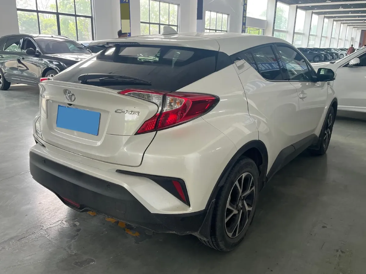 2018 Toyota C-HR 2.0L 171HP L4 CVT,autocango,china used car exporter,china ev exporter,chinese used car exporter,chinese used ev exporter