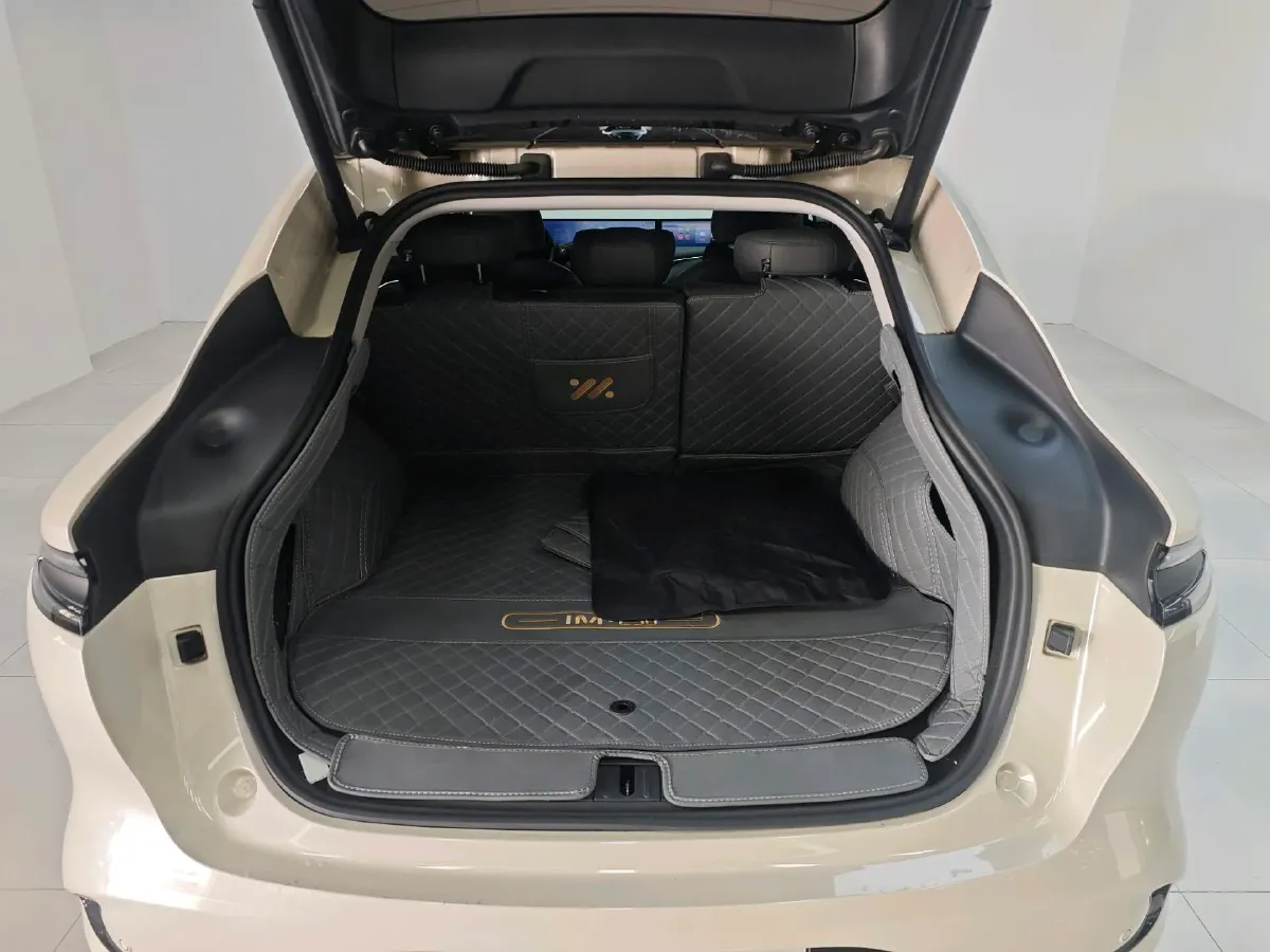 2023 IM LS6 BEV 71KWH,autocango,china used car exporter,china ev exporter,chinese used car exporter,chinese used ev exporter