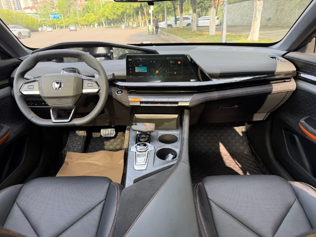 2023 ChangAn UNI-V 1.5T 188HP L4 7DCT,autocango,china used car exporter,china ev exporter,chinese used car exporter,chinese used ev exporter