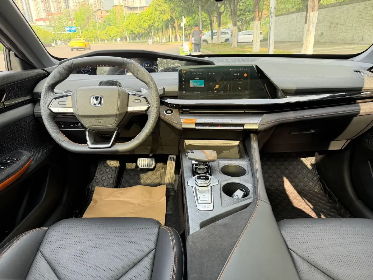 2023 ChangAn UNI-V 1.5T 188HP L4 7DCT,autocango,china used car exporter,china ev exporter,chinese used car exporter,chinese used ev exporter