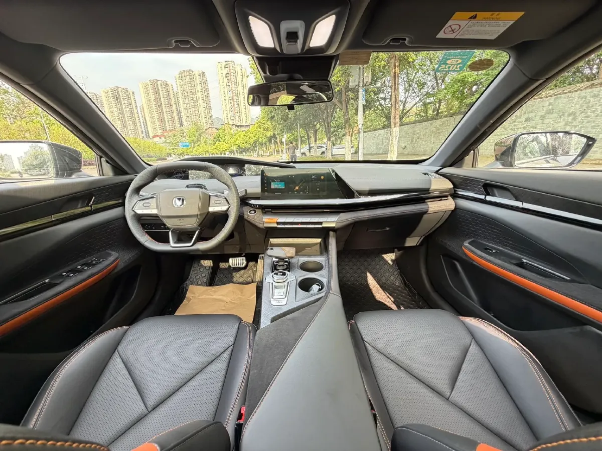 2023 ChangAn UNI-V 1.5T 188HP L4 7DCT,autocango,china used car exporter,china ev exporter,chinese used car exporter,chinese used ev exporter