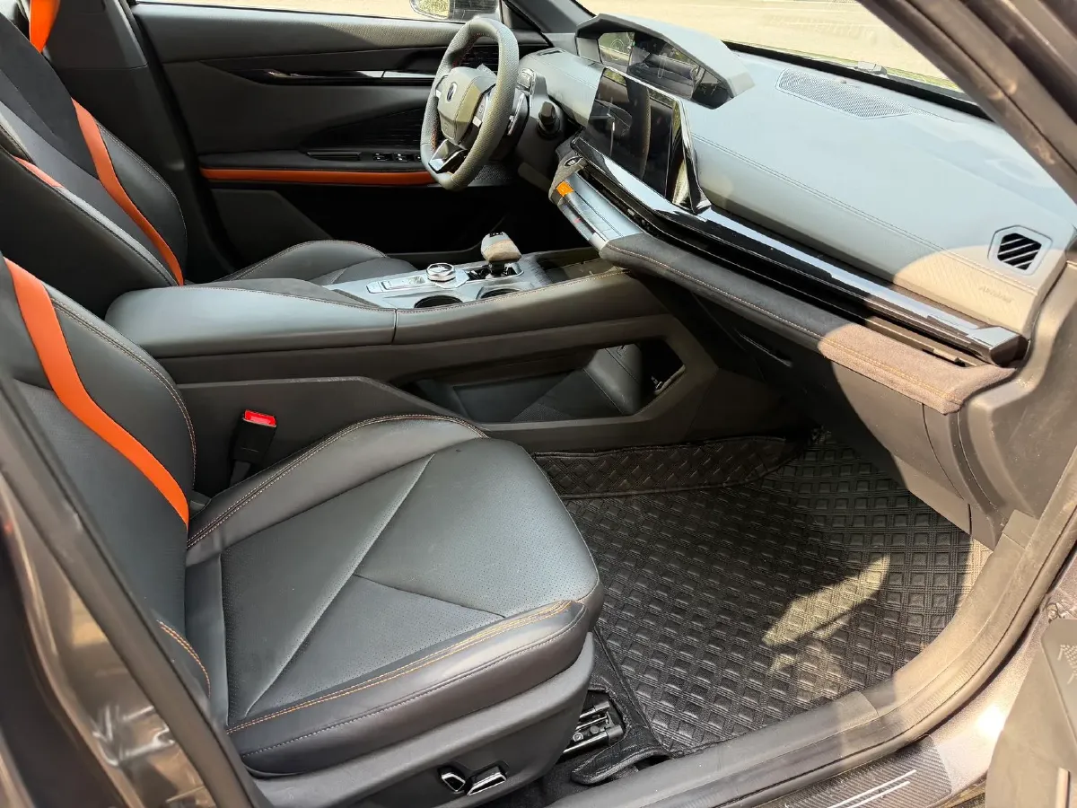 2023 ChangAn UNI-V 1.5T 188HP L4 7DCT,autocango,china used car exporter,china ev exporter,chinese used car exporter,chinese used ev exporter