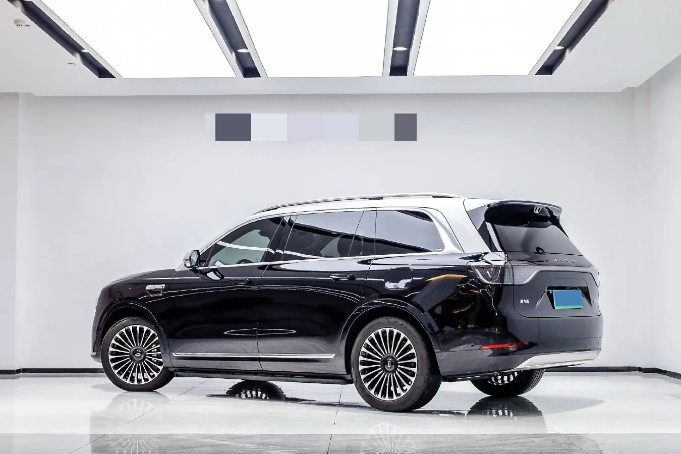 2025 AITO AITO M9 REEV 160HP REEV 52KWH,autocango,china used car exporter,china ev exporter,chinese used car exporter,chinese used ev exporter