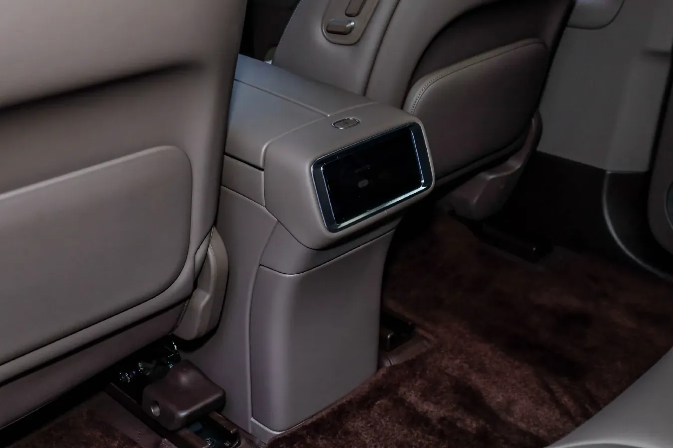 2025 AITO AITO M9 REEV 160HP REEV 52KWH,autocango,china used car exporter,china ev exporter,chinese used car exporter,chinese used ev exporter