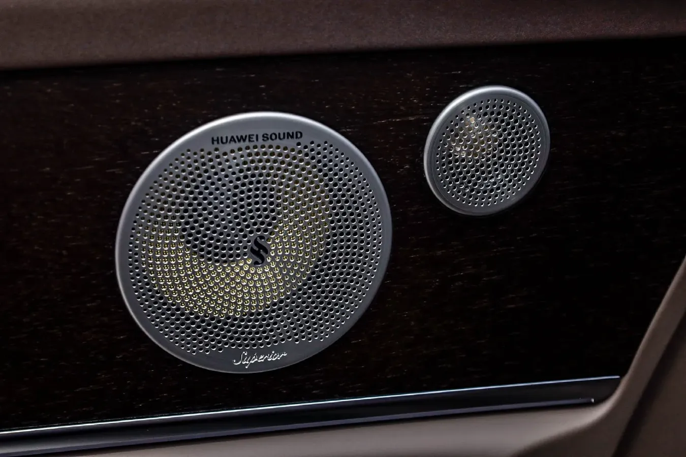 2025 AITO AITO M9 REEV 160HP REEV 52KWH,autocango,china used car exporter,china ev exporter,chinese used car exporter,chinese used ev exporter