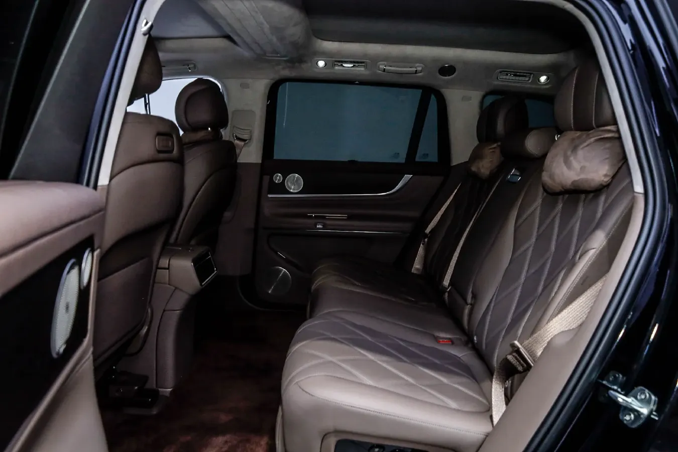 2025 AITO AITO M9 REEV 160HP REEV 52KWH,autocango,china used car exporter,china ev exporter,chinese used car exporter,chinese used ev exporter