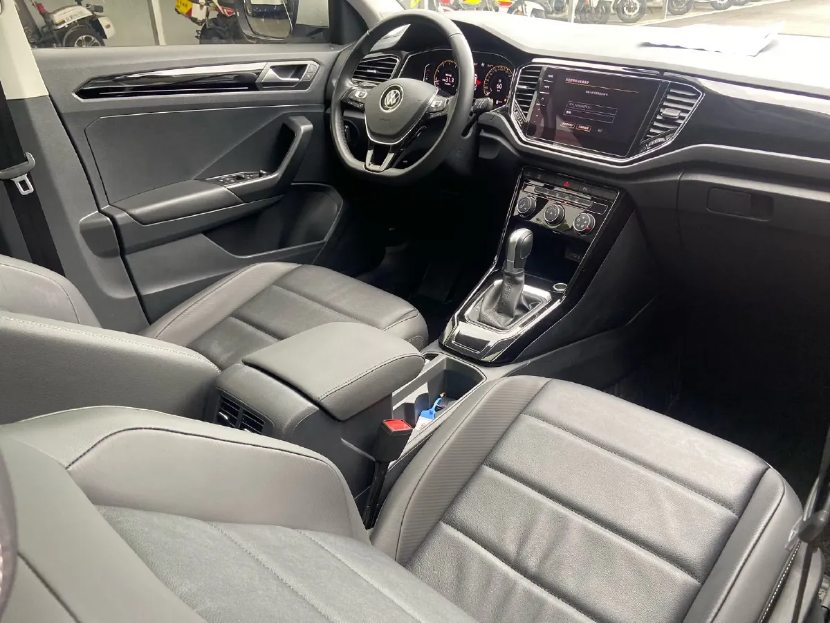 2022 Volkswagen T-Roc 1.4T 150HP L4 7DCT,autocango,china used car exporter,china ev exporter,chinese used car exporter,chinese used ev exporter