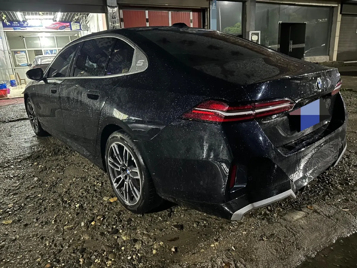 2025 BMW 5 Series 2.0T 258HP L4 8AT,autocango,china used car exporter,china ev exporter,chinese used car exporter,chinese used ev exporter