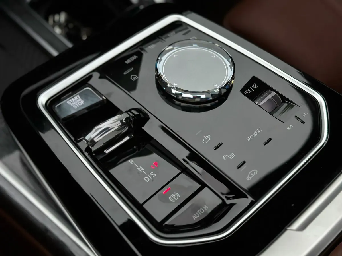 2023 BMW 7 Series 3.0T 381HP L6 8AT,autocango,china used car exporter,china ev exporter,chinese used car exporter,chinese used ev exporter