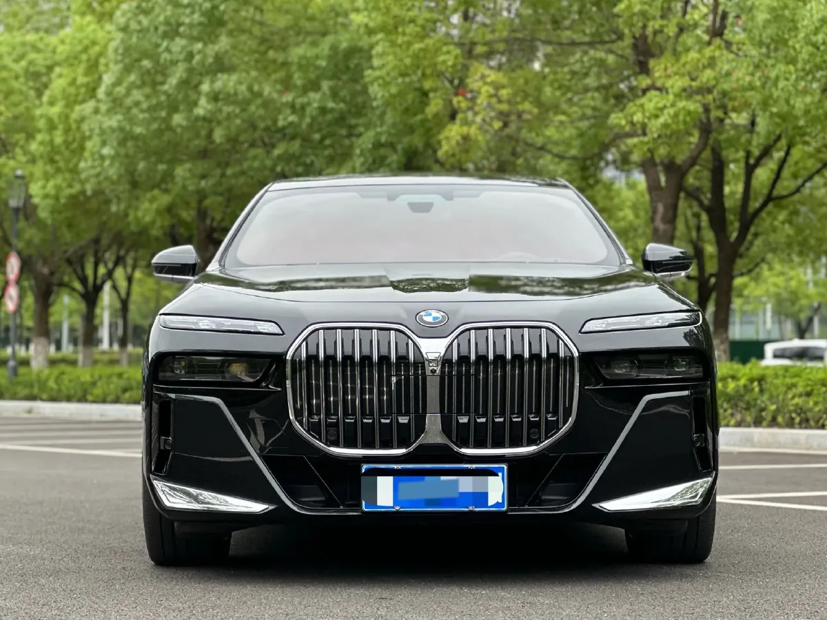 2023 BMW 7 Series 3.0T 381HP L6 8AT,autocango,china used car exporter,china ev exporter,chinese used car exporter,chinese used ev exporter