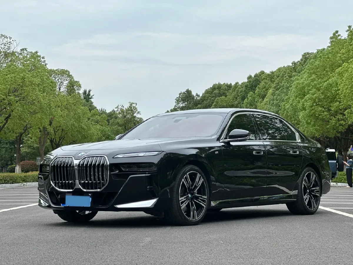 2023 BMW 7 Series 3.0T 381HP L6 8AT,autocango,china used car exporter,china ev exporter,chinese used car exporter,chinese used ev exporter