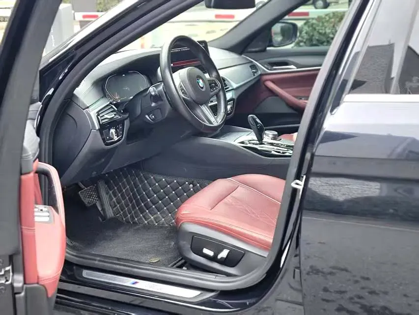 2022 BMW 5 Series 2.0T 252HP L4 8AT,autocango,china used car exporter,china ev exporter,chinese used car exporter,chinese used ev exporter