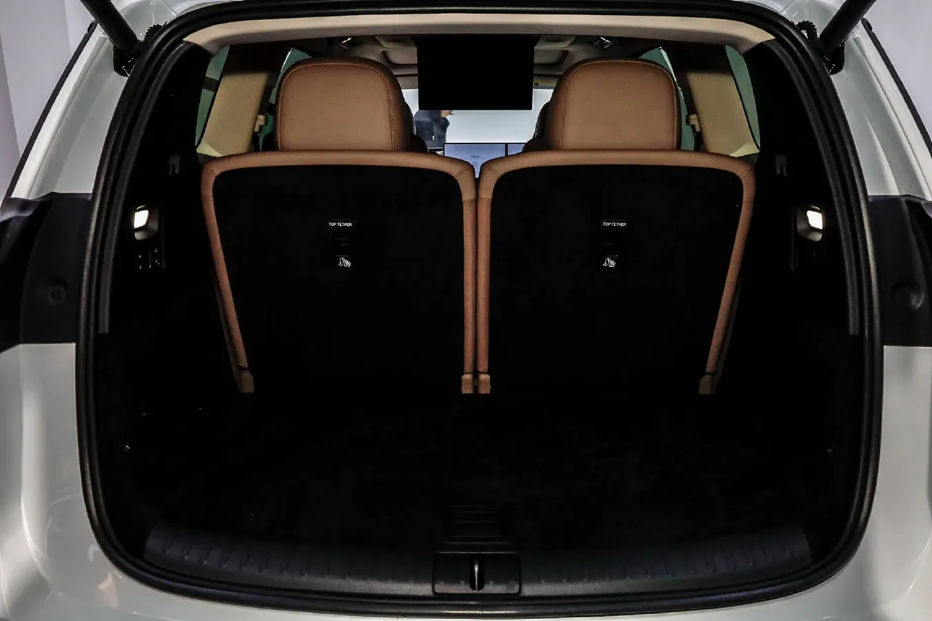 2025 Li i8 BEV,autocango,china used car exporter,china ev exporter,chinese used car exporter,chinese used ev exporter