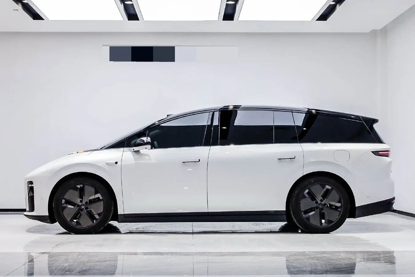 2025 Li i8 BEV,autocango,china used car exporter,china ev exporter,chinese used car exporter,chinese used ev exporter