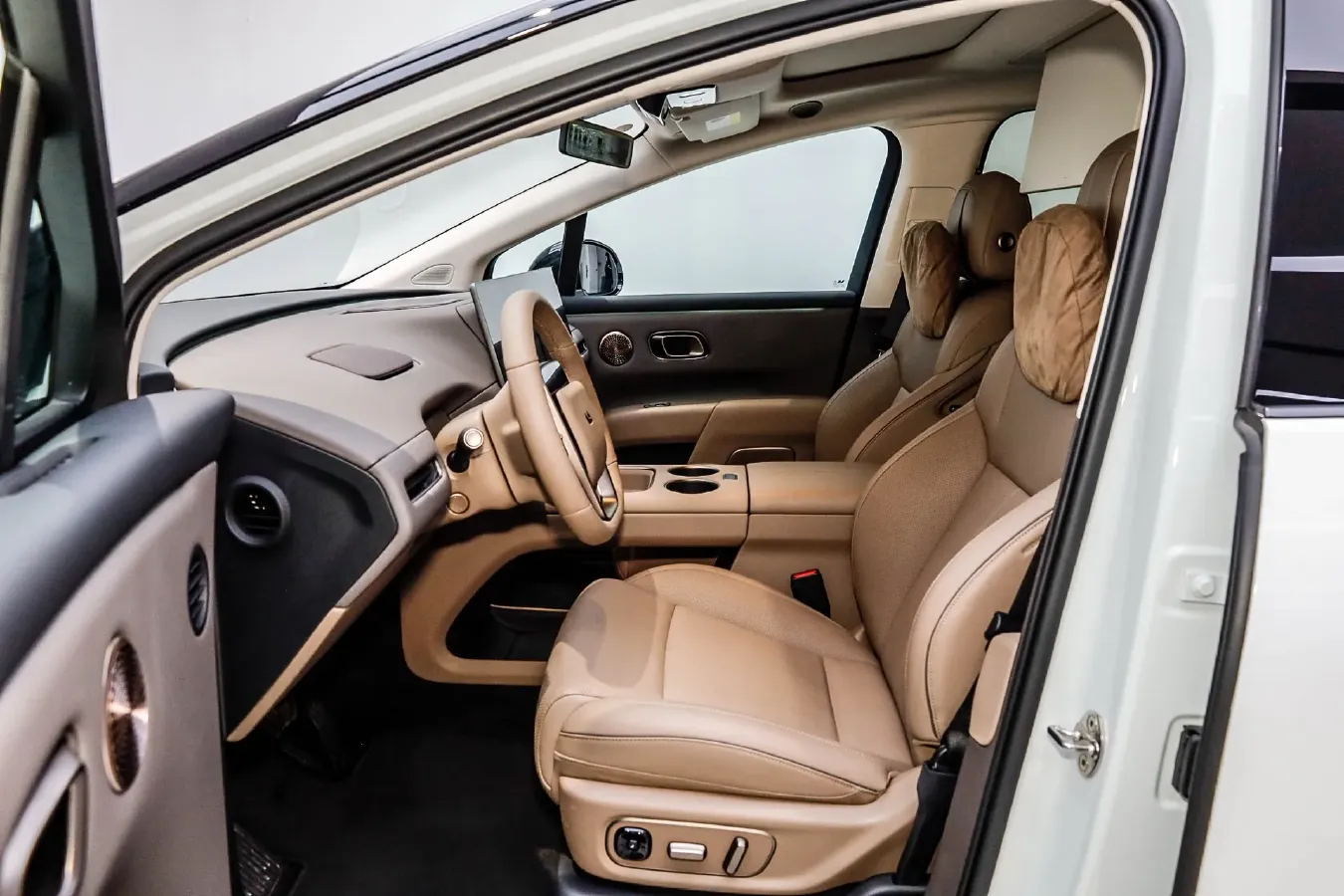 2025 Li i8 BEV,autocango,china used car exporter,china ev exporter,chinese used car exporter,chinese used ev exporter