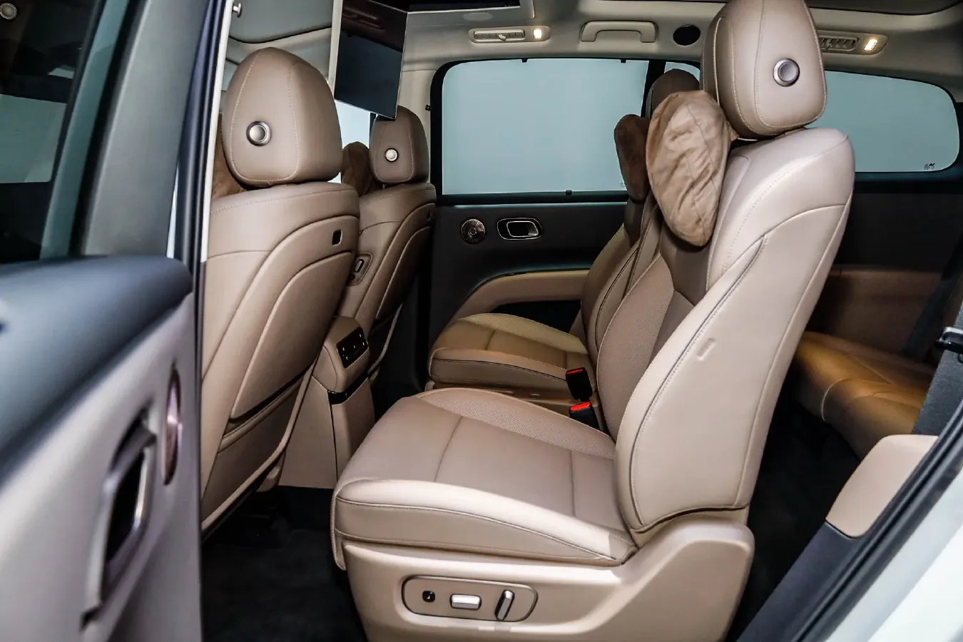 2025 Li i8 BEV,autocango,china used car exporter,china ev exporter,chinese used car exporter,chinese used ev exporter