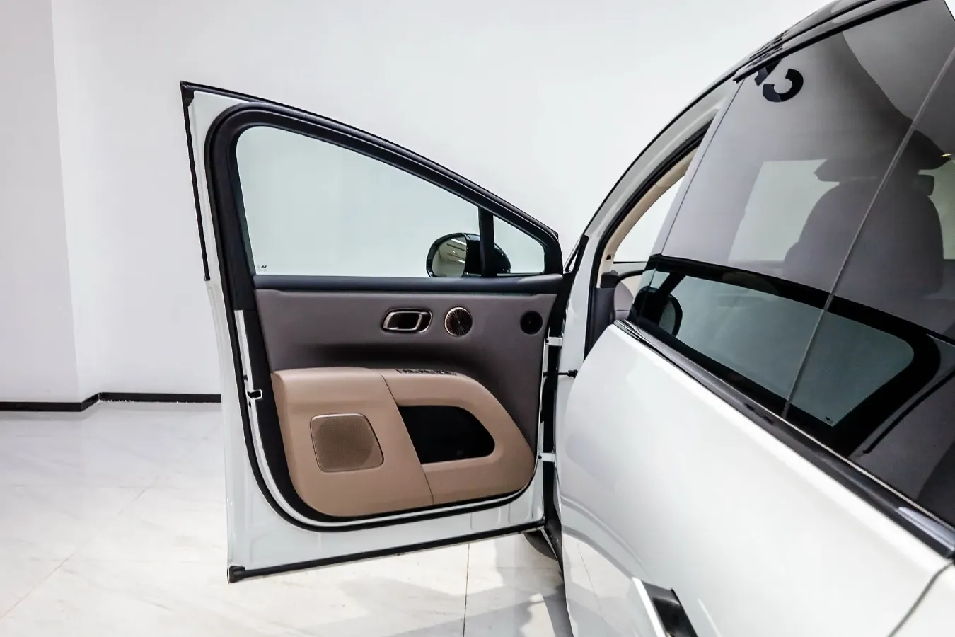 2025 Li i8 BEV,autocango,china used car exporter,china ev exporter,chinese used car exporter,chinese used ev exporter