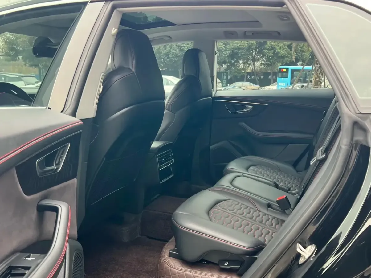 2022 Audi Q8 3.0T 340HP V6 8AT,autocango,china used car exporter,china ev exporter,chinese used car exporter,chinese used ev exporter