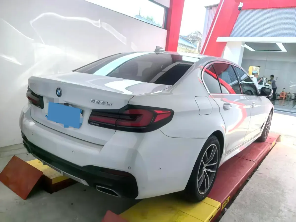 2021 BMW 5 Series 2.0T 184HP L4 8AT,autocango,china used car exporter,china ev exporter,chinese used car exporter,chinese used ev exporter