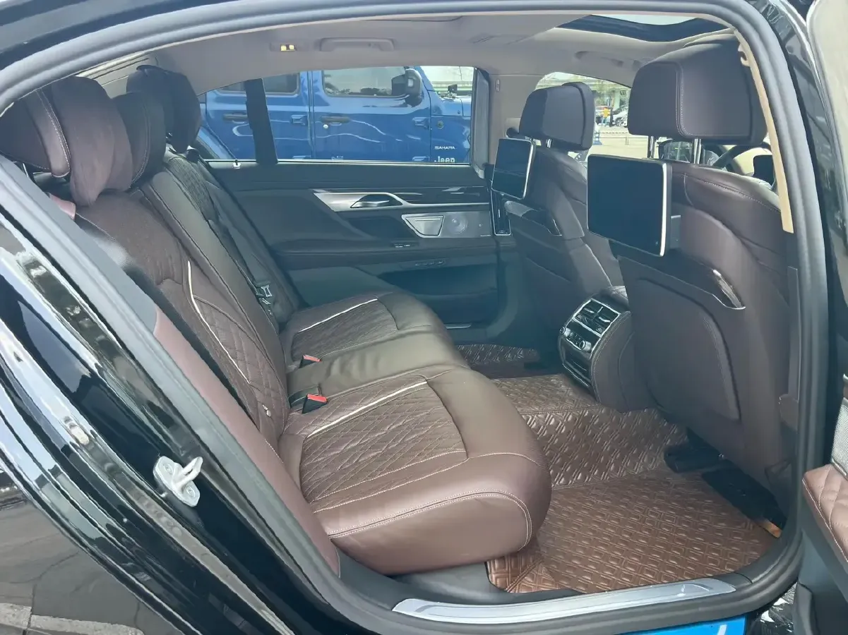 2021 BMW 7 Series 3.0T 340HP L6 8AT,autocango,china used car exporter,china ev exporter,chinese used car exporter,chinese used ev exporter