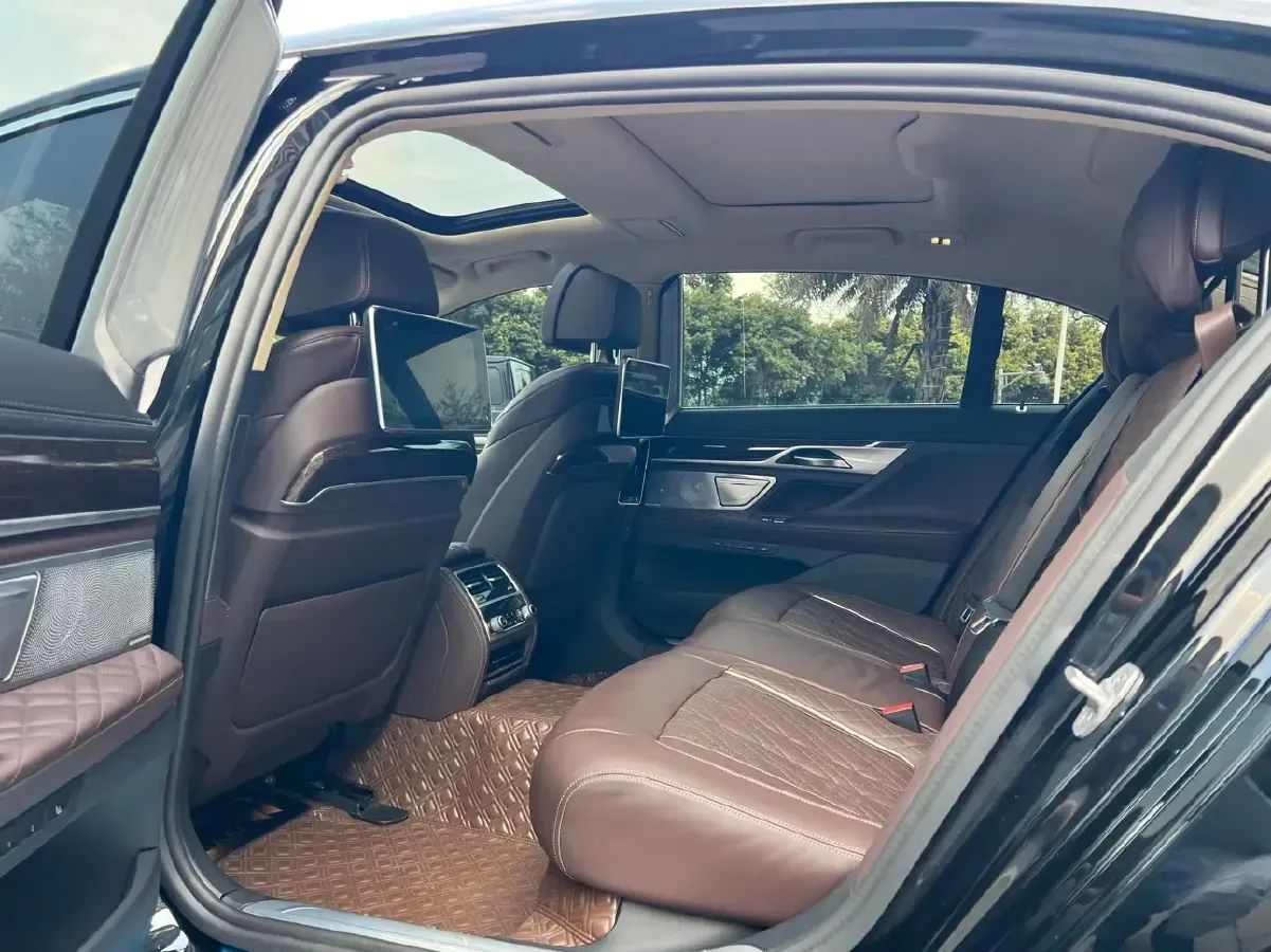 2021 BMW 7 Series 3.0T 340HP L6 8AT,autocango,china used car exporter,china ev exporter,chinese used car exporter,chinese used ev exporter