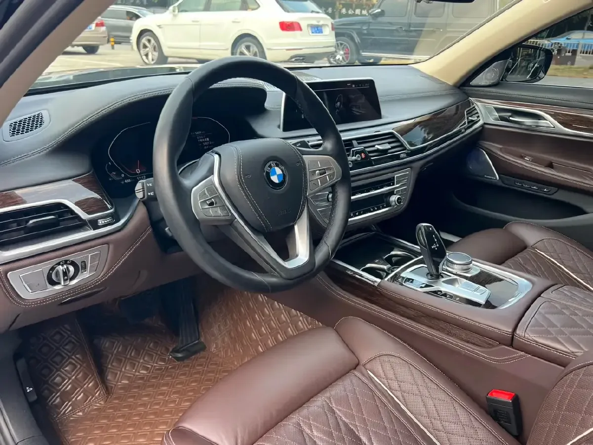 2021 BMW 7 Series 3.0T 340HP L6 8AT,autocango,china used car exporter,china ev exporter,chinese used car exporter,chinese used ev exporter