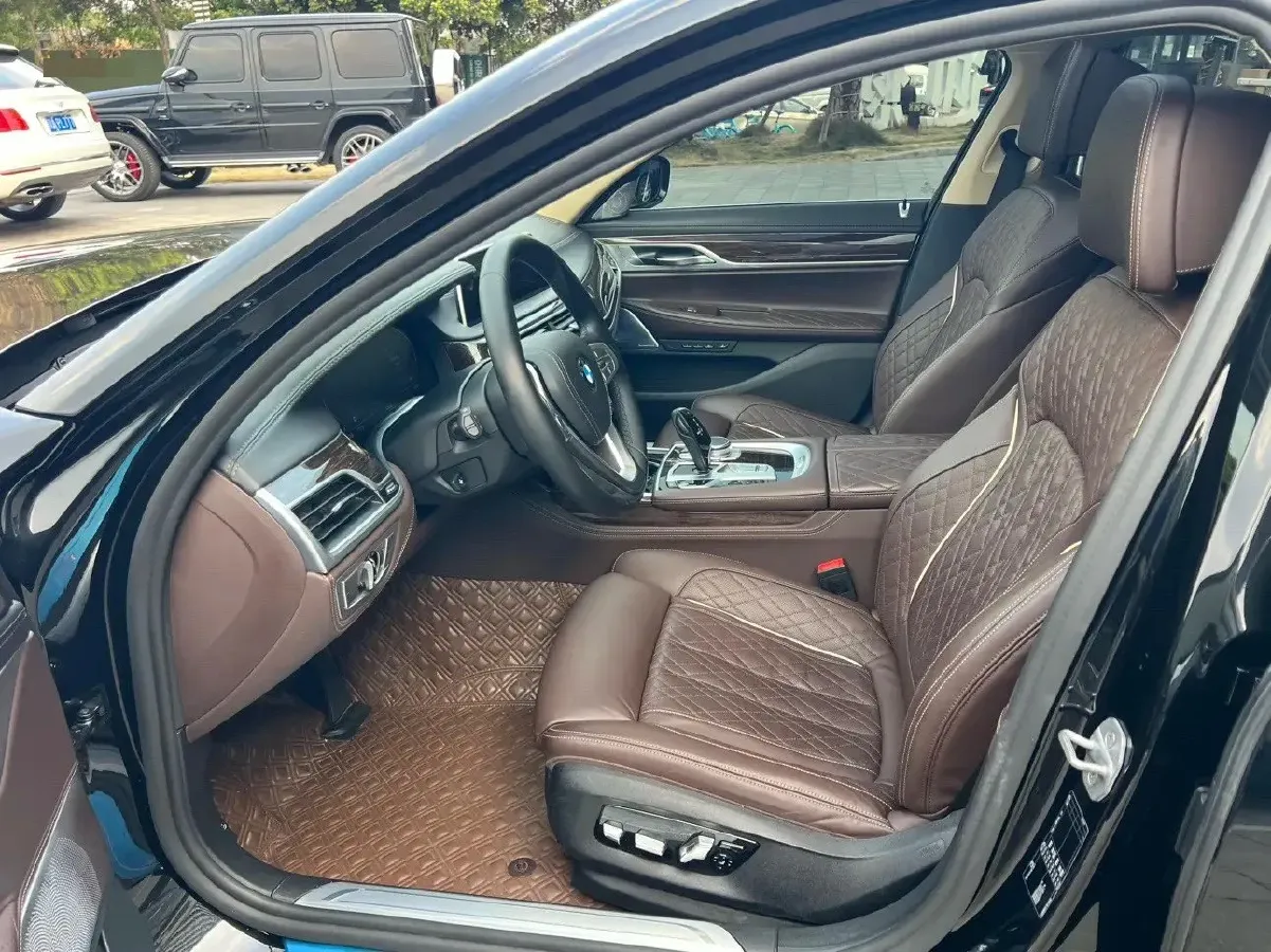 2021 BMW 7 Series 3.0T 340HP L6 8AT,autocango,china used car exporter,china ev exporter,chinese used car exporter,chinese used ev exporter