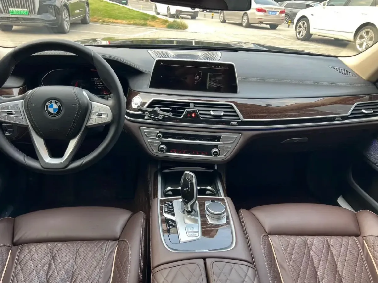 2021 BMW 7 Series 3.0T 340HP L6 8AT,autocango,china used car exporter,china ev exporter,chinese used car exporter,chinese used ev exporter