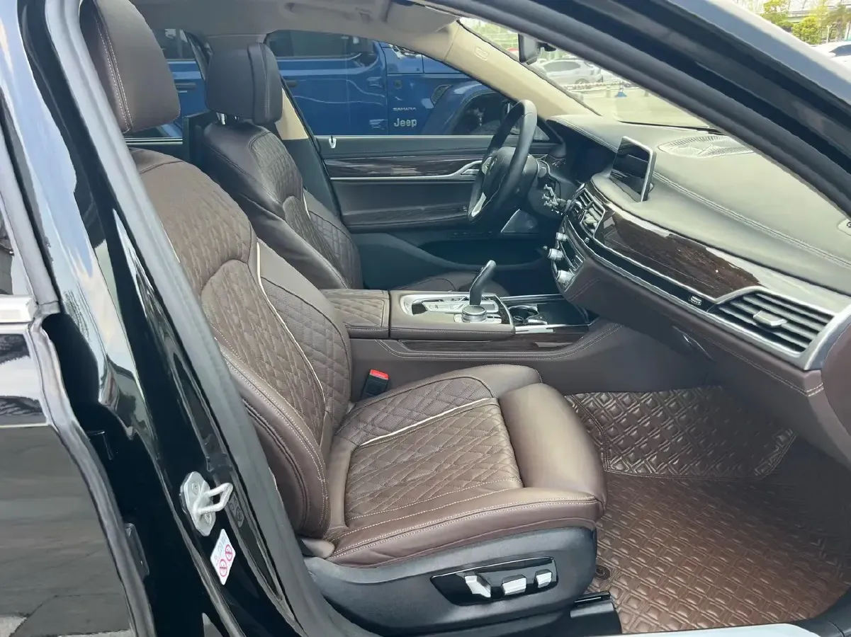 2021 BMW 7 Series 3.0T 340HP L6 8AT,autocango,china used car exporter,china ev exporter,chinese used car exporter,chinese used ev exporter