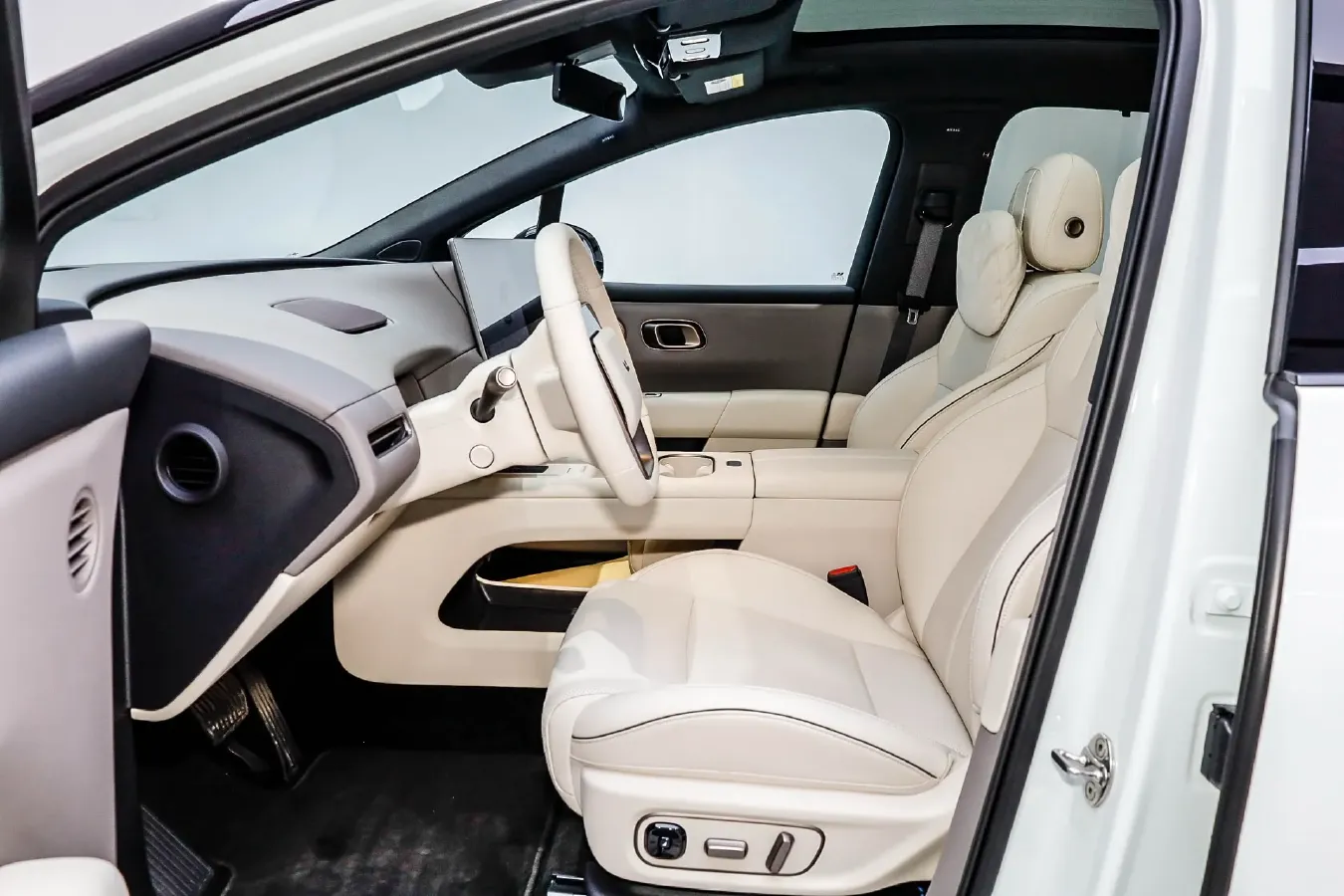 2025 Li i6 BEV,autocango,china used car exporter,china ev exporter,chinese used car exporter,chinese used ev exporter