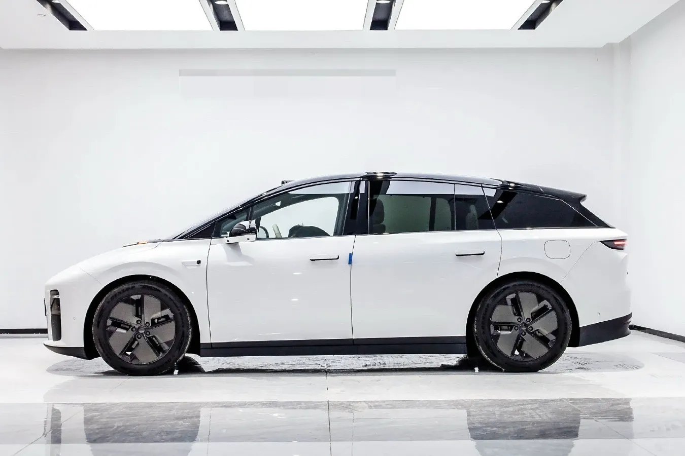 2025 Li i6 BEV,autocango,china used car exporter,china ev exporter,chinese used car exporter,chinese used ev exporter