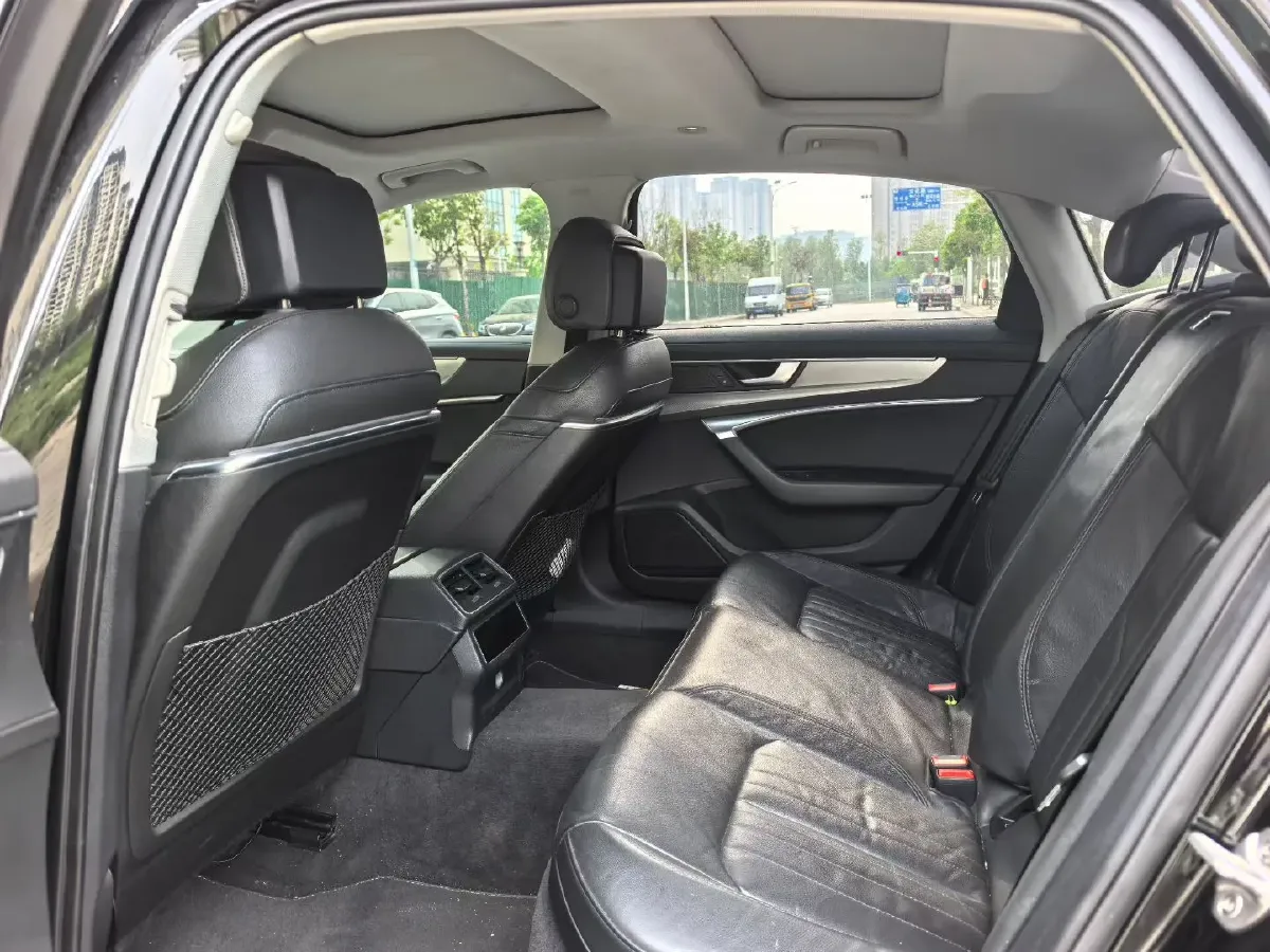 2019 Mercedes-Benz E Class 1.5T 184HP L4 9AT,autocango,china used car exporter,china ev exporter,chinese used car exporter,chinese used ev exporter