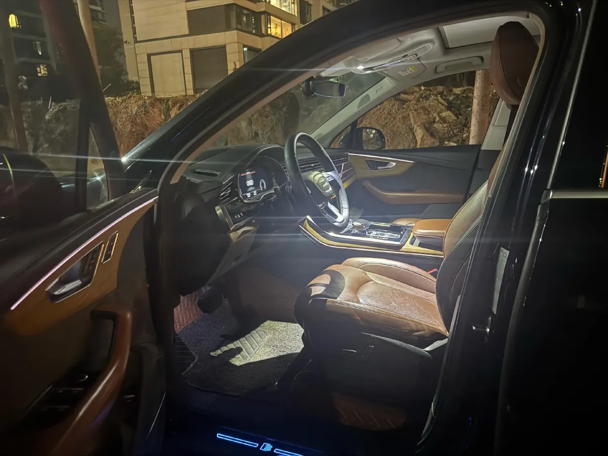 2021 Audi Q7 3.0T 340HP V6 8AT,autocango,china used car exporter,china ev exporter,chinese used car exporter,chinese used ev exporter