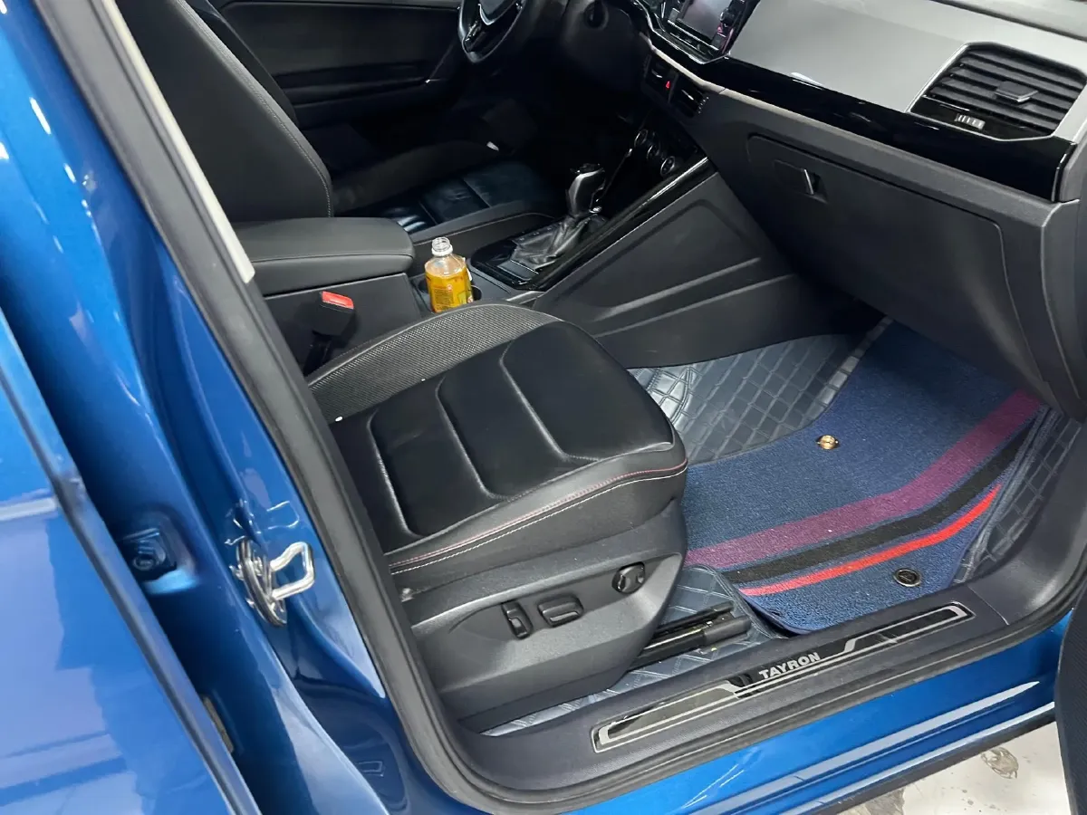 2019 Jeep Cherokee 2.0T 234HP L4 9AT,autocango,china used car exporter,china ev exporter,chinese used car exporter,chinese used ev exporter