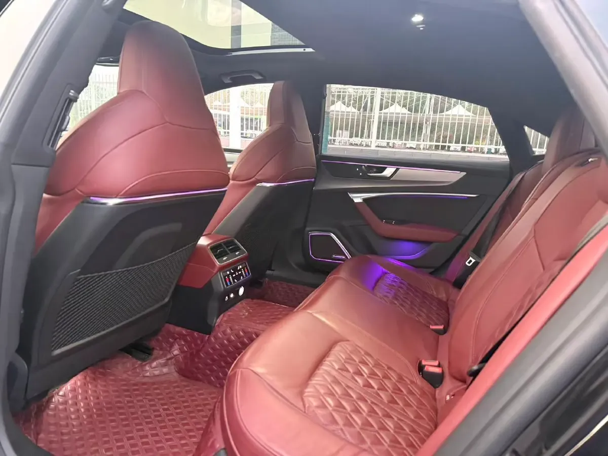 2024 Audi A7L 2.0T 245HP L4 7DCT,autocango,china used car exporter,china ev exporter,chinese used car exporter,chinese used ev exporter