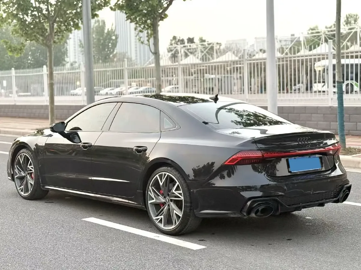 2024 Audi A7L 2.0T 245HP L4 7DCT,autocango,china used car exporter,china ev exporter,chinese used car exporter,chinese used ev exporter