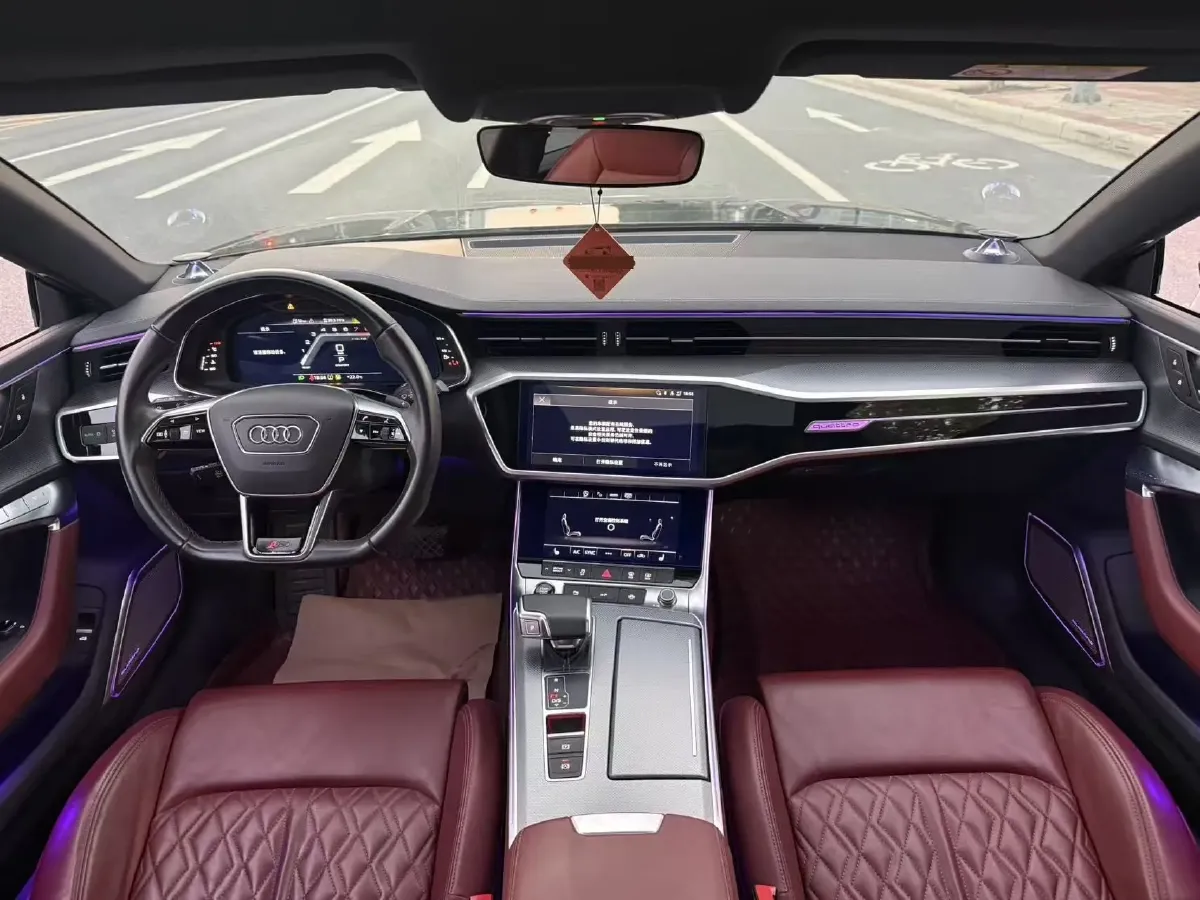 2024 Audi A7L 2.0T 245HP L4 7DCT,autocango,china used car exporter,china ev exporter,chinese used car exporter,chinese used ev exporter