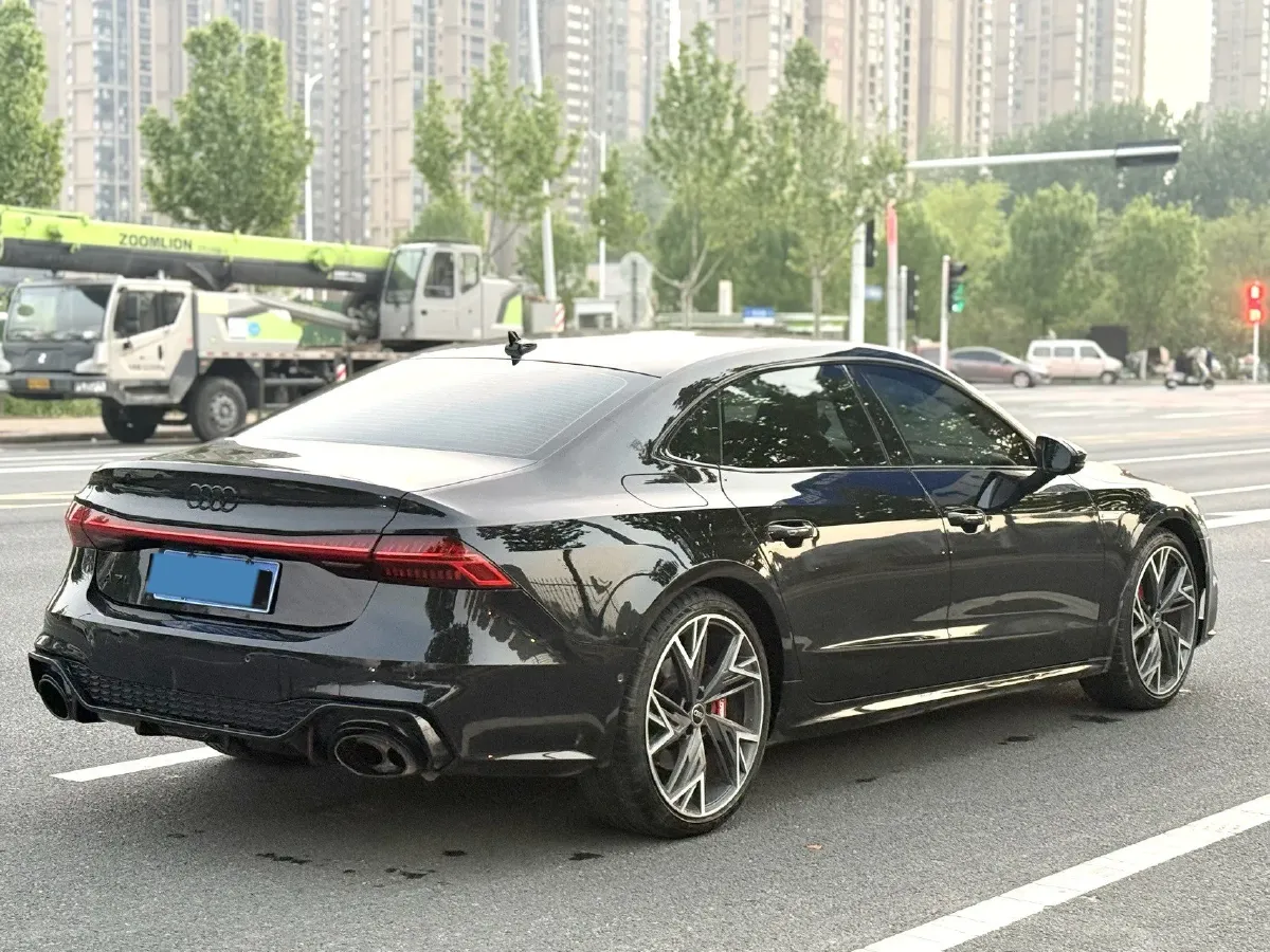 2024 Audi A7L 2.0T 245HP L4 7DCT,autocango,china used car exporter,china ev exporter,chinese used car exporter,chinese used ev exporter