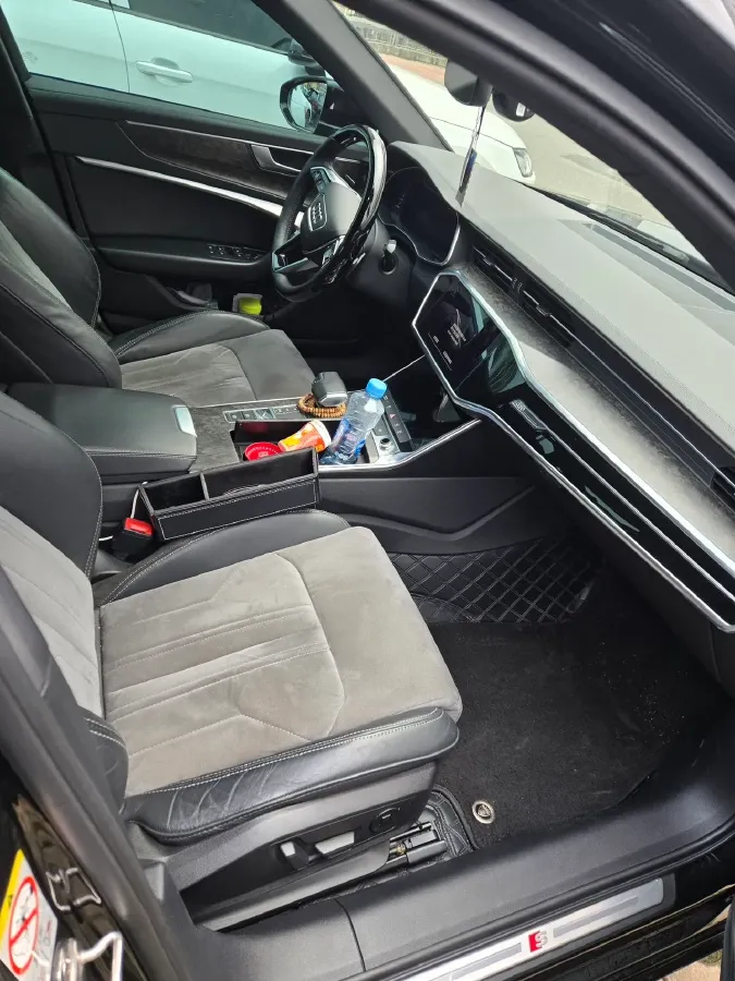 2021 Audi A6L 2.0T 224HP L4 7DCT,autocango,china used car exporter,china ev exporter,chinese used car exporter,chinese used ev exporter