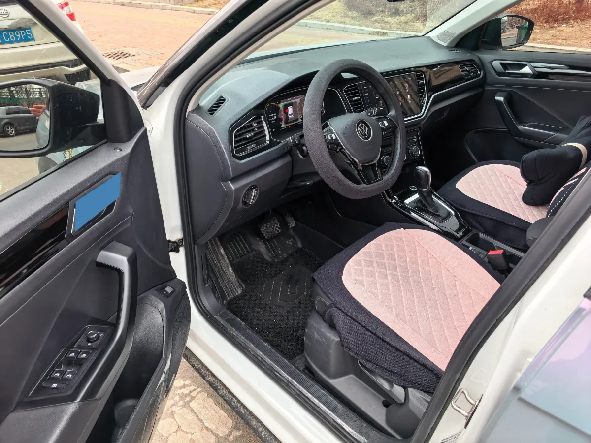 2021 Volkswagen T-Roc 1.4T 150HP L4 7DCT,autocango,china used car exporter,china ev exporter,chinese used car exporter,chinese used ev exporter