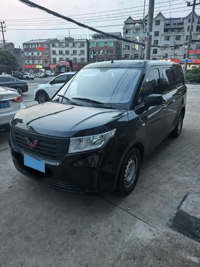 2021 WuLing HongGuang Plus 1.5L 99HP L4 6MT,autocango,china used car exporter,china ev exporter,chinese used car exporter,chinese used ev exporter