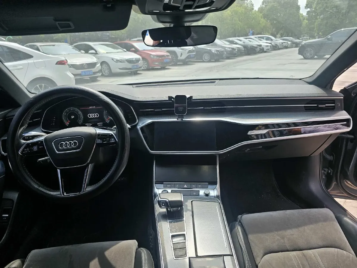 2020 Audi A6L 2.0T 224HP L4 7DCT,autocango,china used car exporter,china ev exporter,chinese used car exporter,chinese used ev exporter