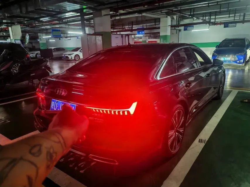 2022 Audi A6L 2.0T 224HP L4 7DCT,autocango,china used car exporter,china ev exporter,chinese used car exporter,chinese used ev exporter