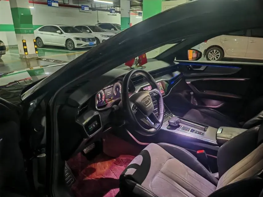 2022 Audi A6L 2.0T 224HP L4 7DCT,autocango,china used car exporter,china ev exporter,chinese used car exporter,chinese used ev exporter