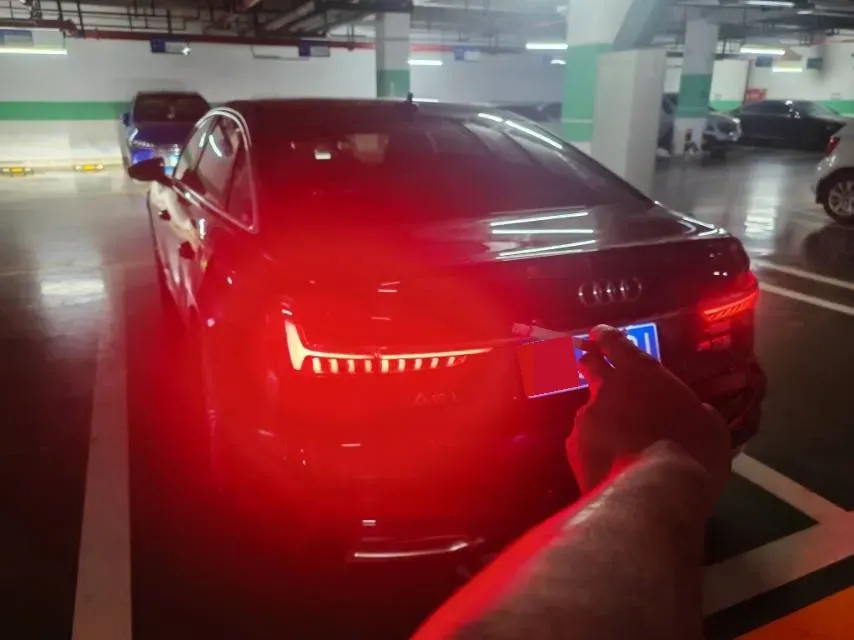 2022 Audi A6L 2.0T 224HP L4 7DCT,autocango,china used car exporter,china ev exporter,chinese used car exporter,chinese used ev exporter