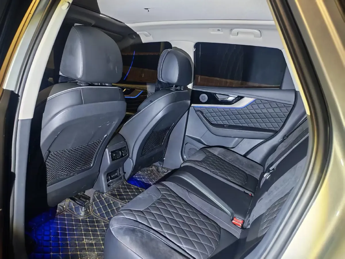 2022 HongQi HS5 2.0T 224HP L4 6AT,autocango,china used car exporter,china ev exporter,chinese used car exporter,chinese used ev exporter