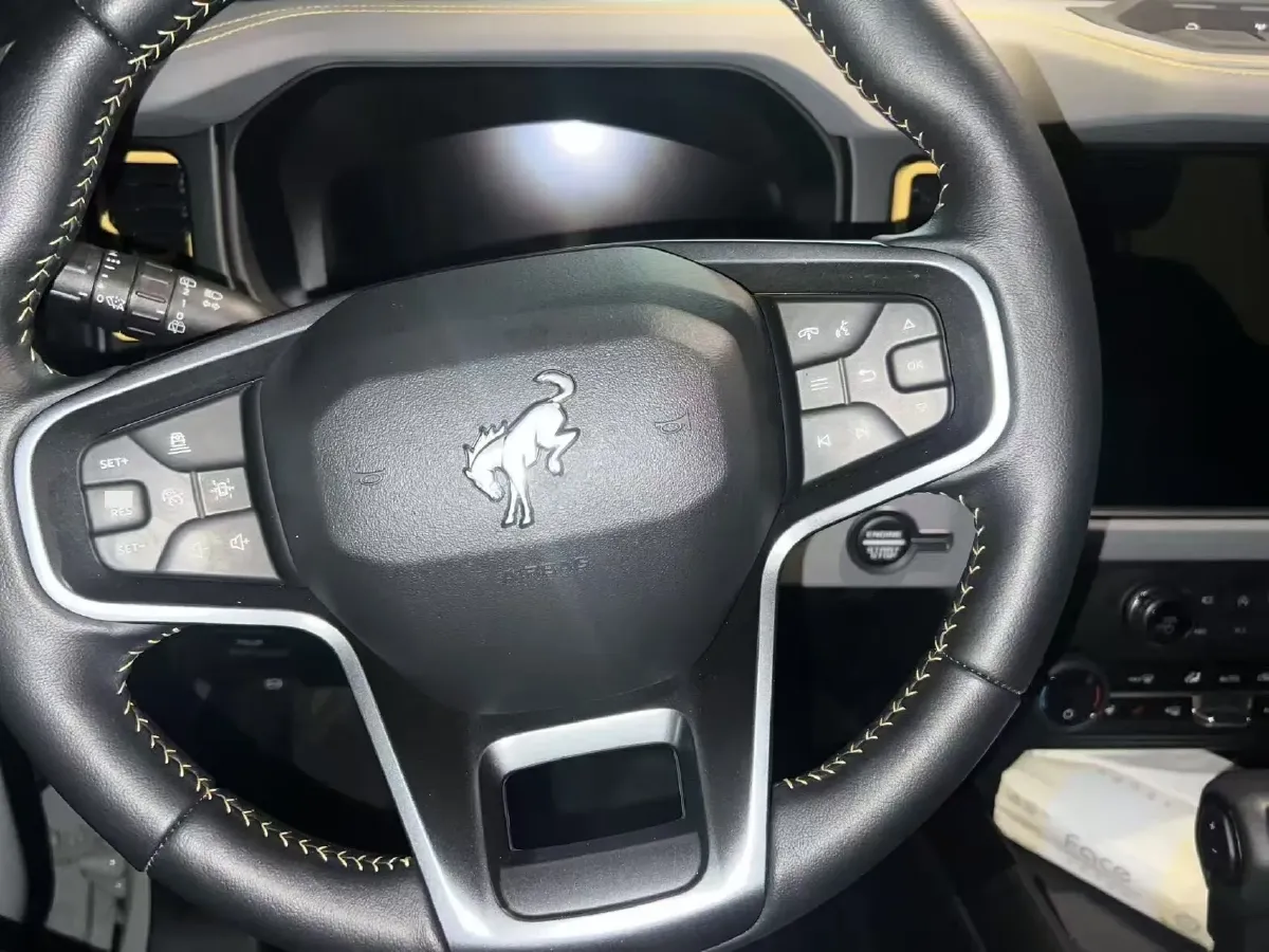 2024 Ford Bronco 2.3T 275HP L4 10AT,autocango,china used car exporter,china ev exporter,chinese used car exporter,chinese used ev exporter