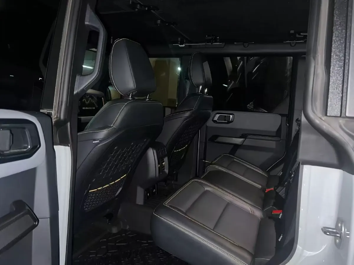 2024 Ford Bronco 2.3T 275HP L4 10AT,autocango,china used car exporter,china ev exporter,chinese used car exporter,chinese used ev exporter