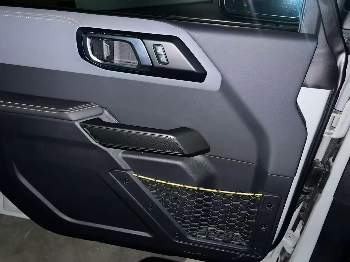 2024 Ford Bronco 2.3T 275HP L4 10AT,autocango,china used car exporter,china ev exporter,chinese used car exporter,chinese used ev exporter