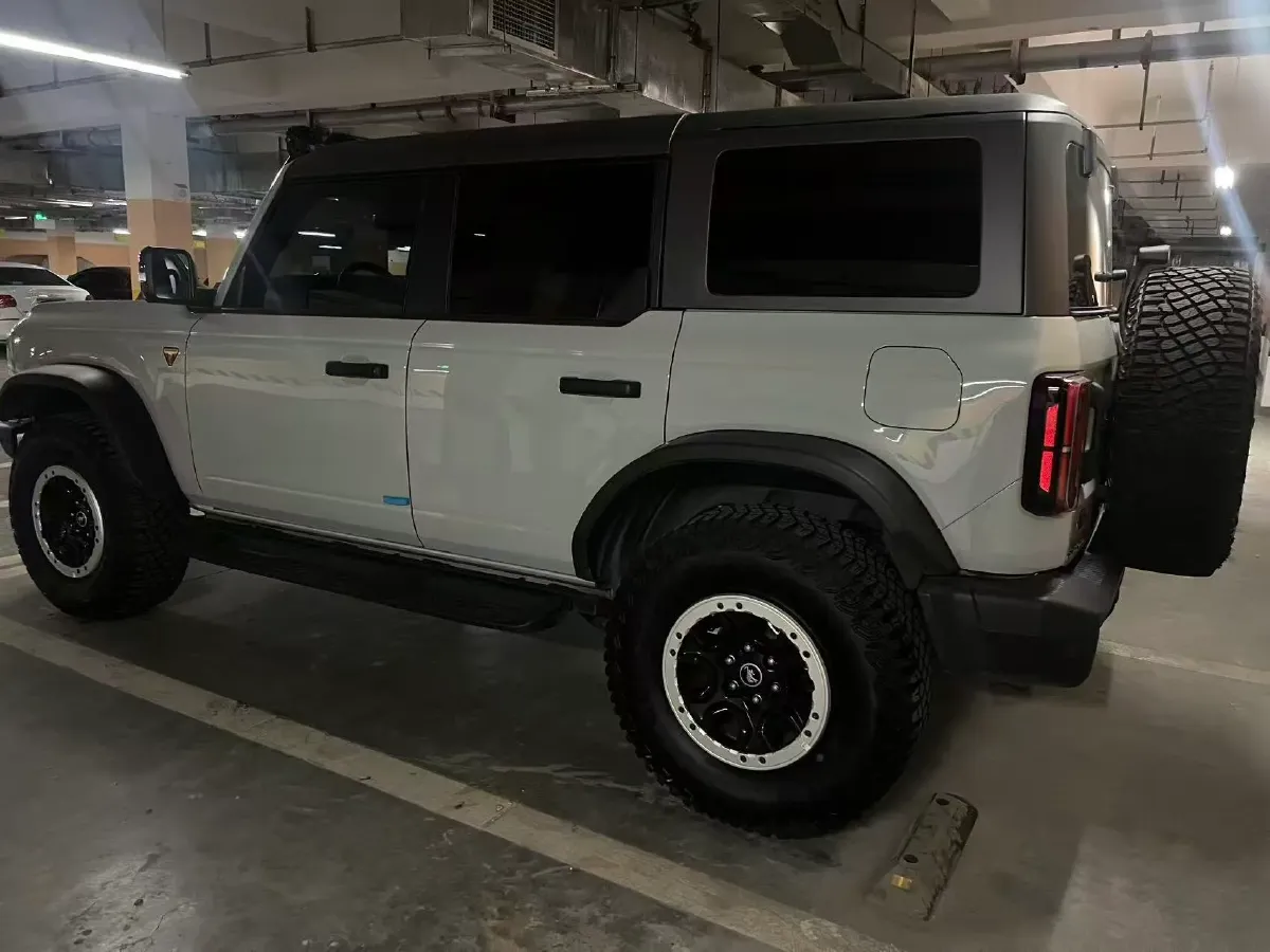 2024 Ford Bronco 2.3T 275HP L4 10AT,autocango,china used car exporter,china ev exporter,chinese used car exporter,chinese used ev exporter